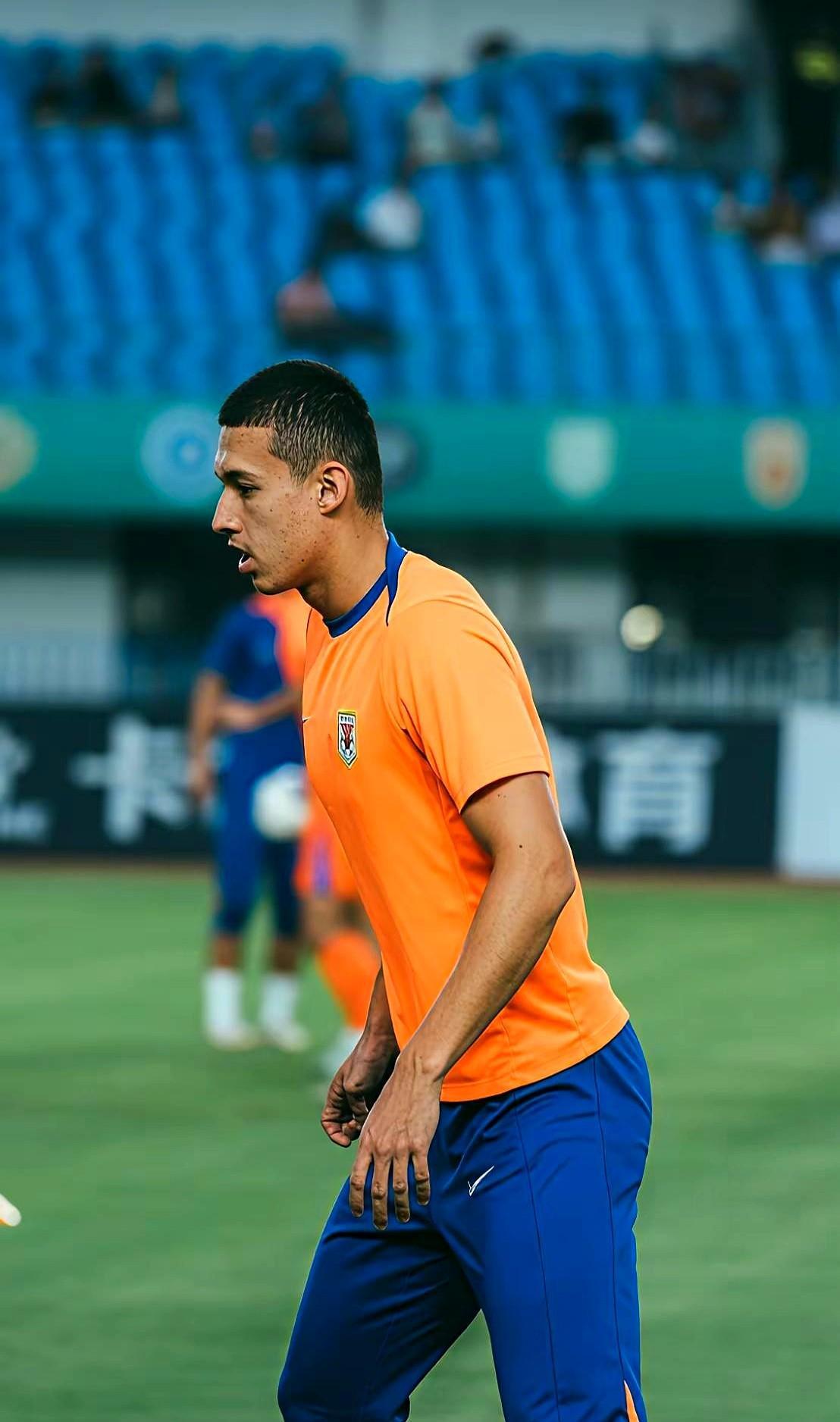 贝博官网 -关于窗口期广州队备战欧联，单刀错失细节曝光，质疑声仍在，年轻球员得到机会的信息