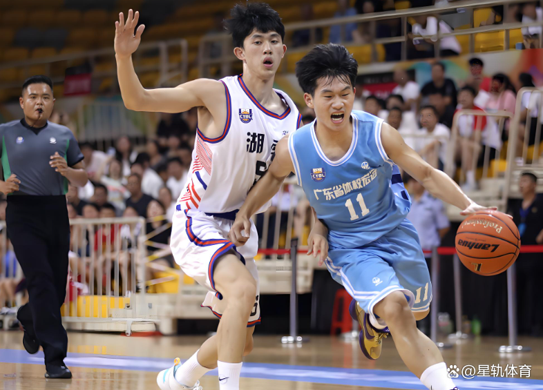 贝博电竞入口 -广厦男篮训练开放日；赛前造点机会引欢呼；葡超在即；更衣室氛围转暖 